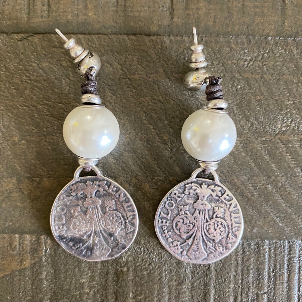 Earrings - Picture 2 of 12